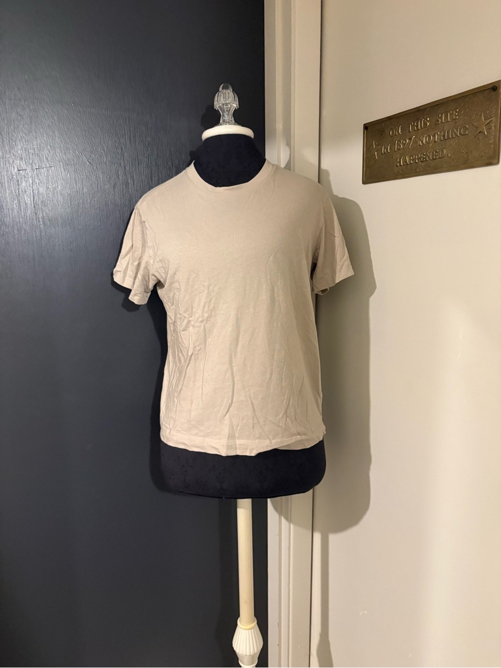 H&M Beige Short Sleeve Crewneck 100% Cotton Tee Shirt 💜